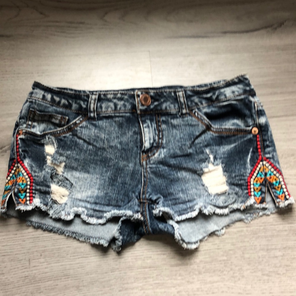 Mossimo Embroidered Jean Shorts Size 5